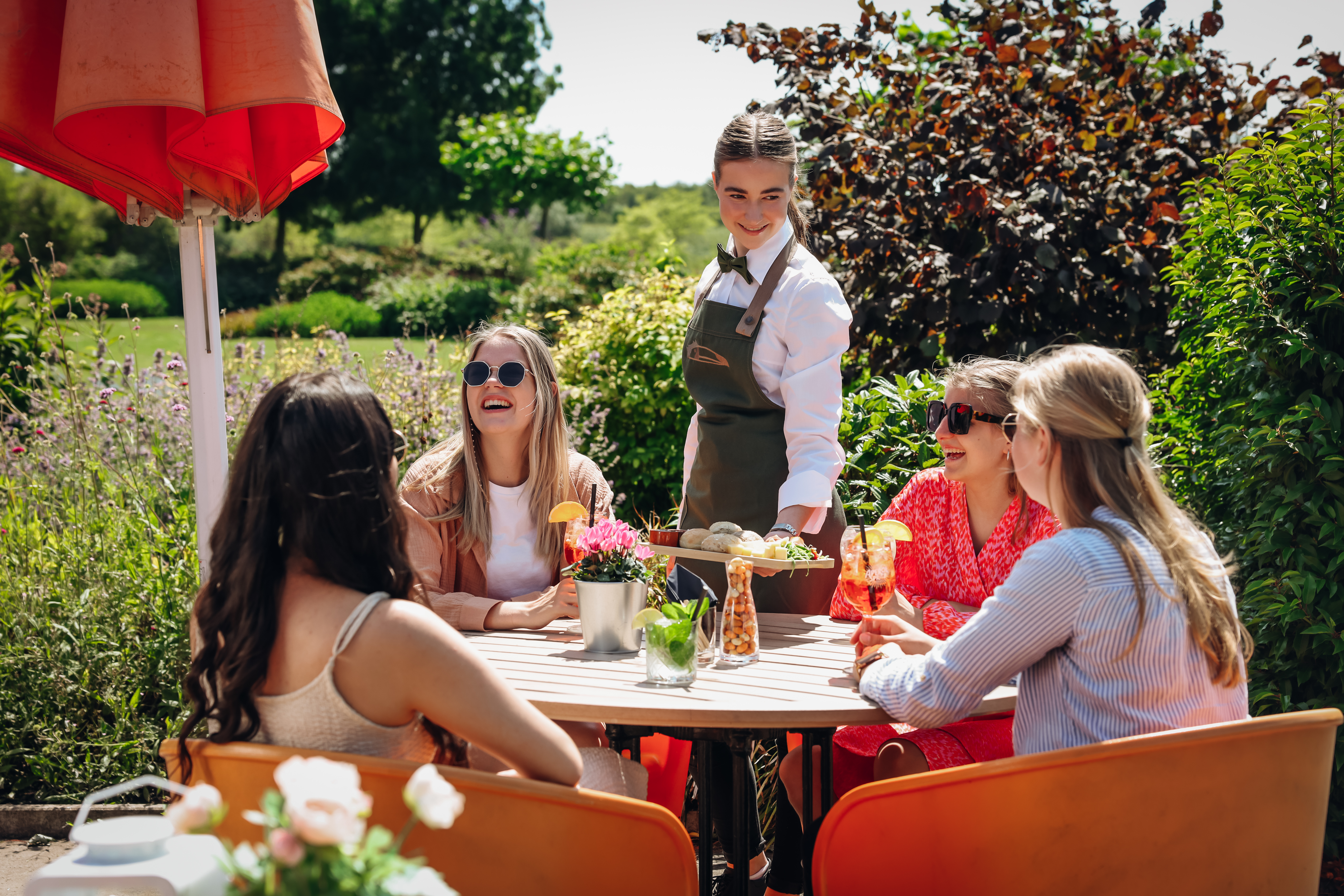 Terras aan het water