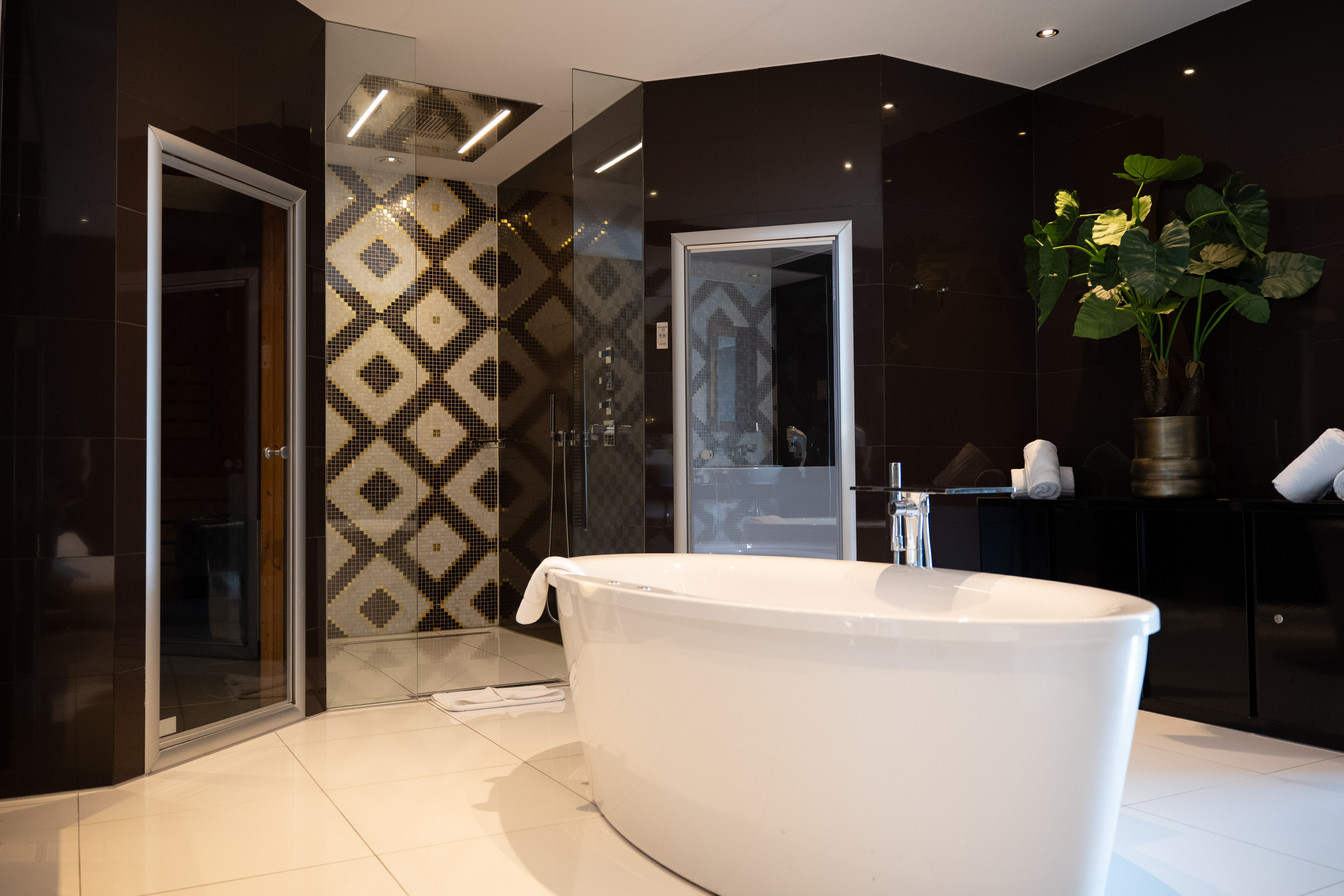 Royal suite chocolate