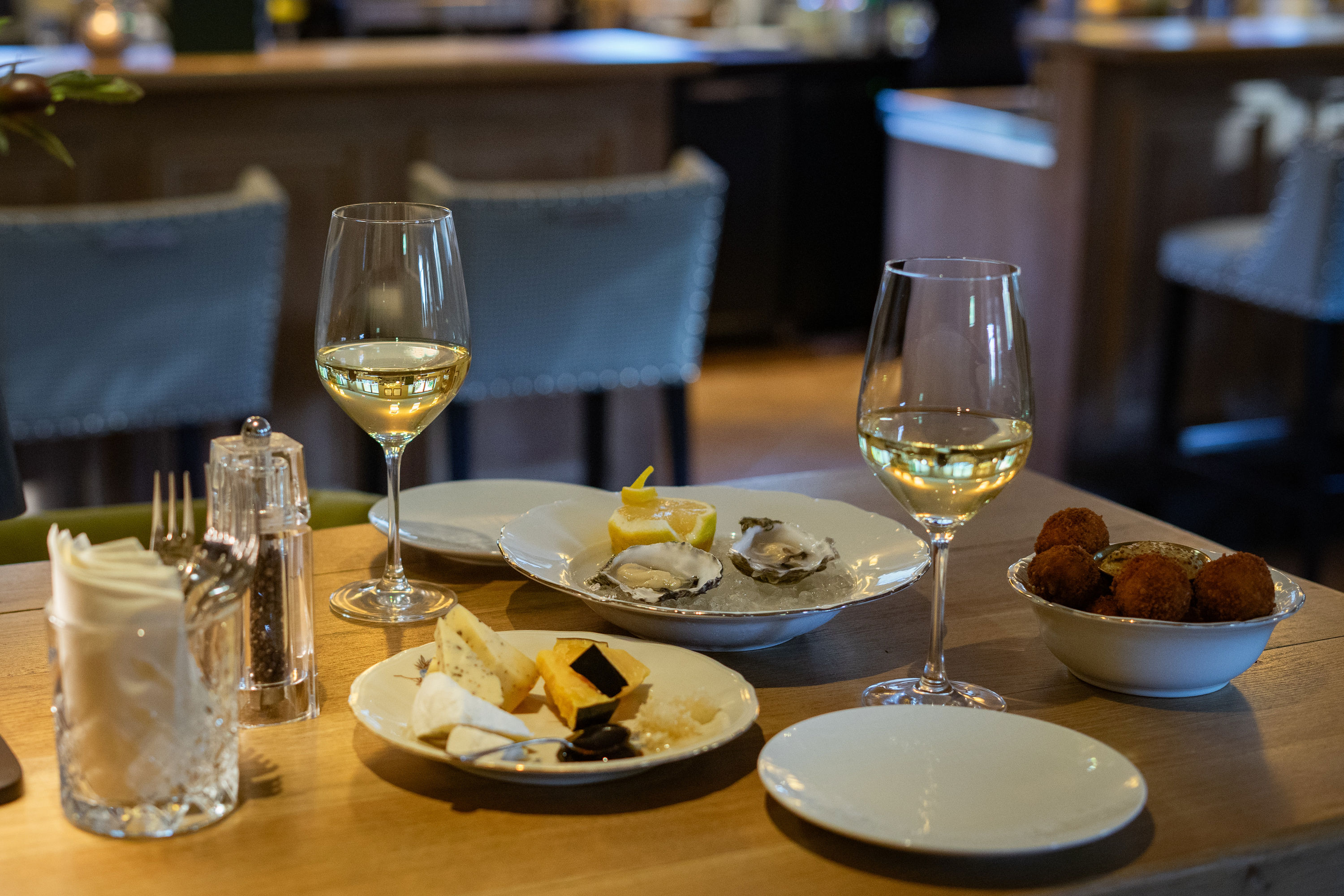 l'Auberge & Terras by Night