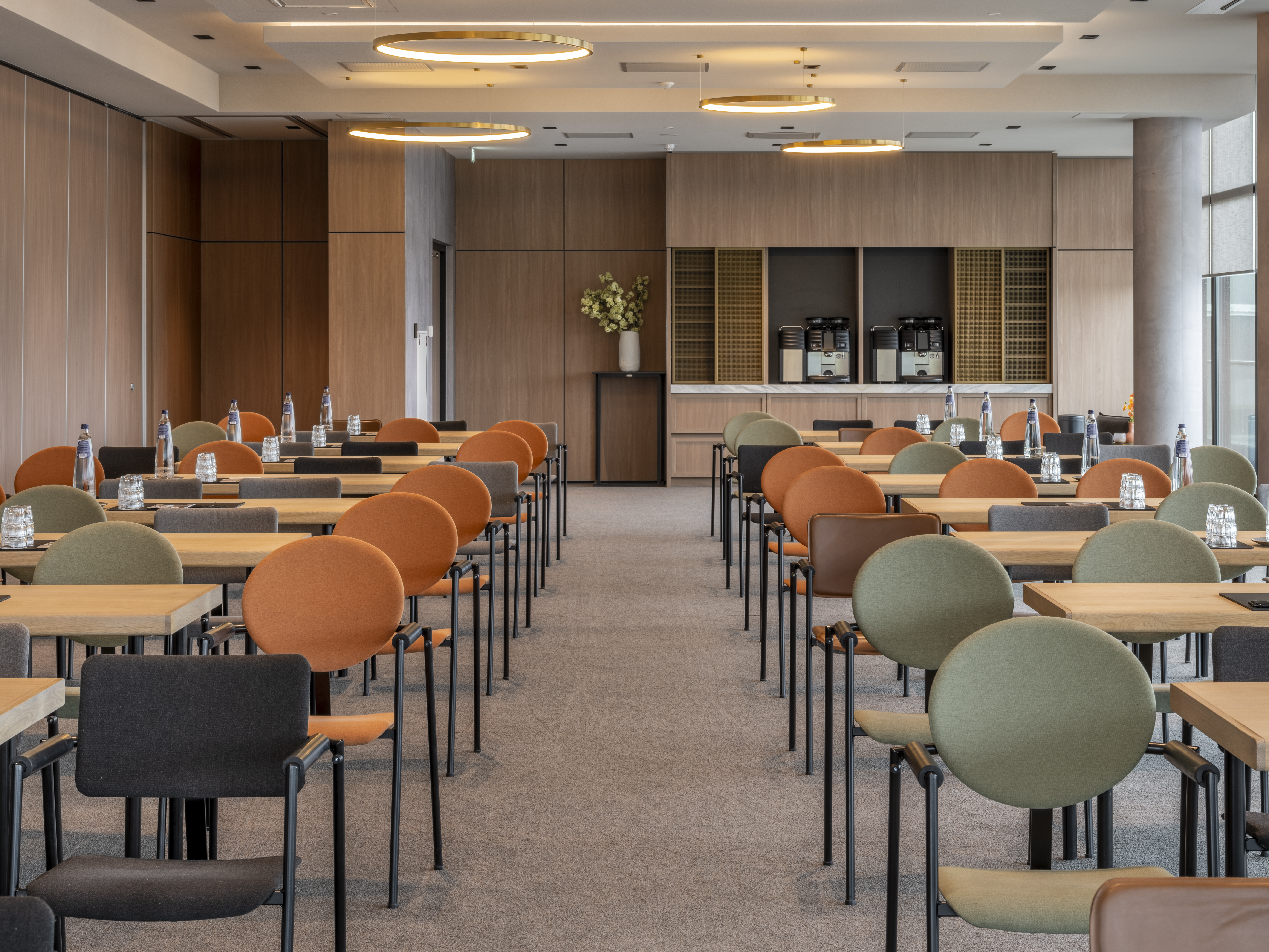Capacity meeting rooms