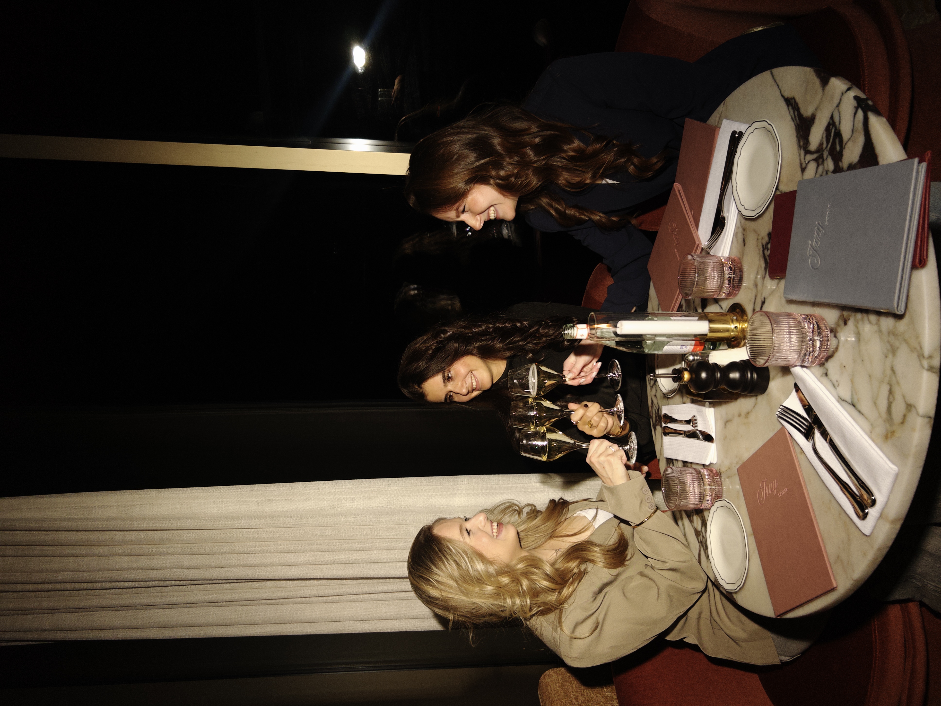 Izzy - Skybar en restaurant