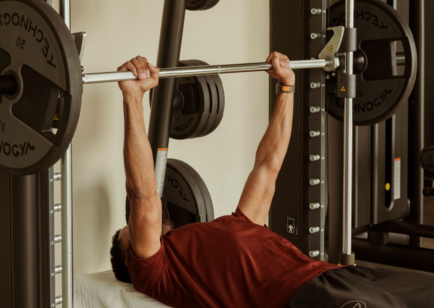 Bench press met gewichten
