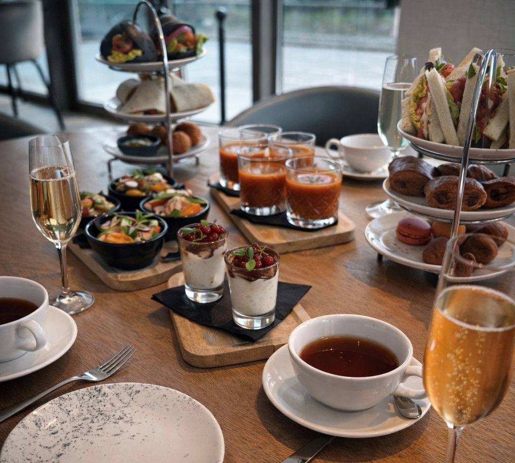 NIEUW - High Tea