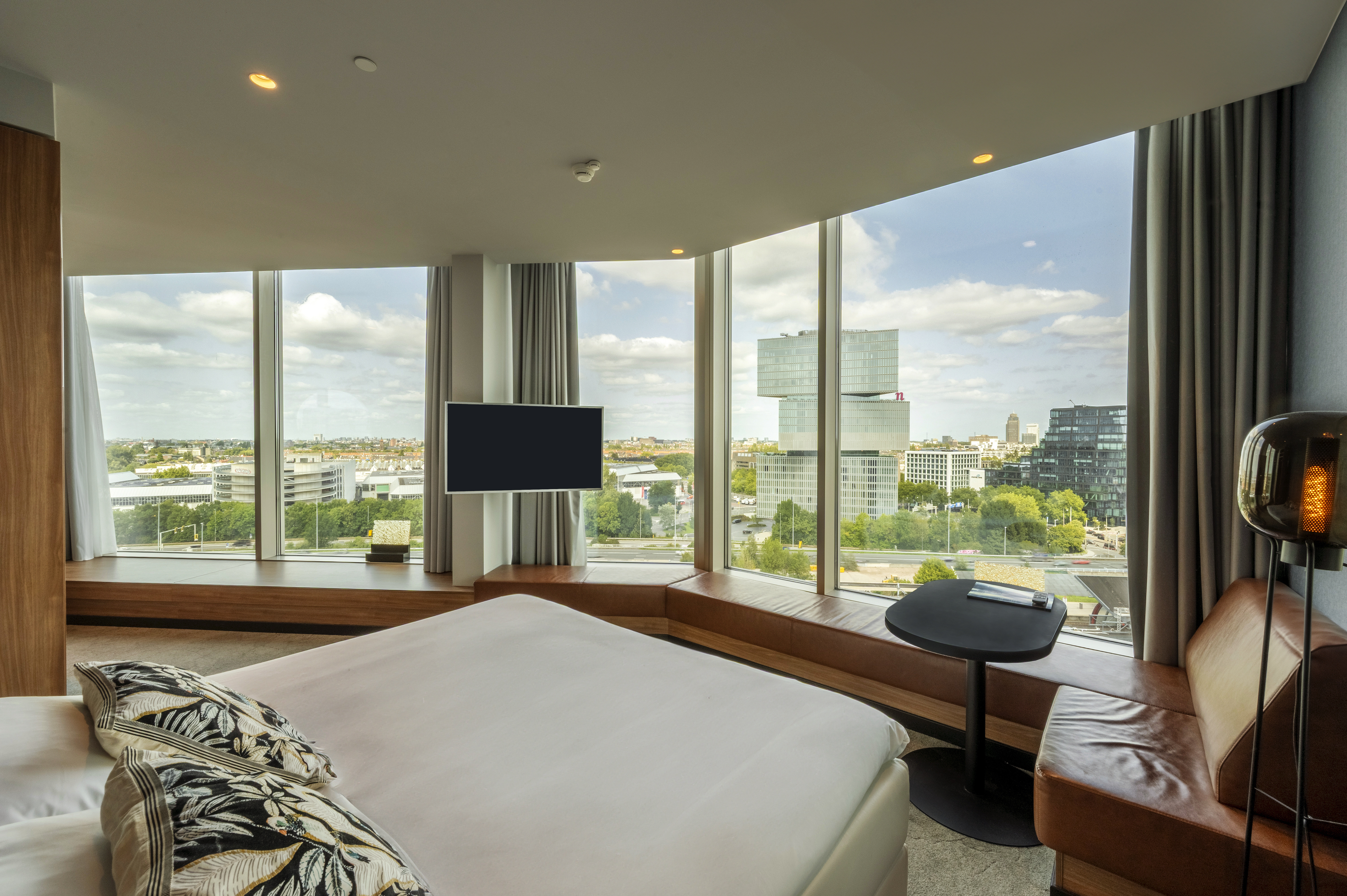 Superior King - City view