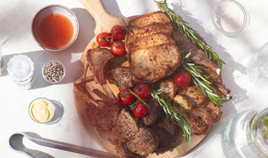 De perfecte BBQ in 5 stappen: zo kies, bereid én serveer je het beste barbecuevlees De perfecte BBQ in 5 stappen: zo kies, bereid én serveer je het beste barbecuevlees