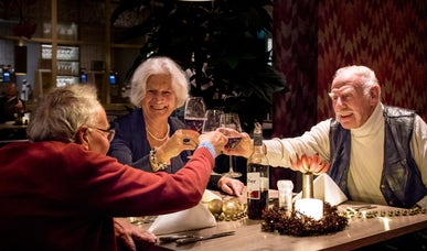 Allemaal Aafje, Stichting Nationaal Ouderenfonds en Van der Valk organiseren kerstdiner Allemaal Aafje, Stichting Nationaal Ouderenfonds en Van der Valk organiseren kerstdiner
