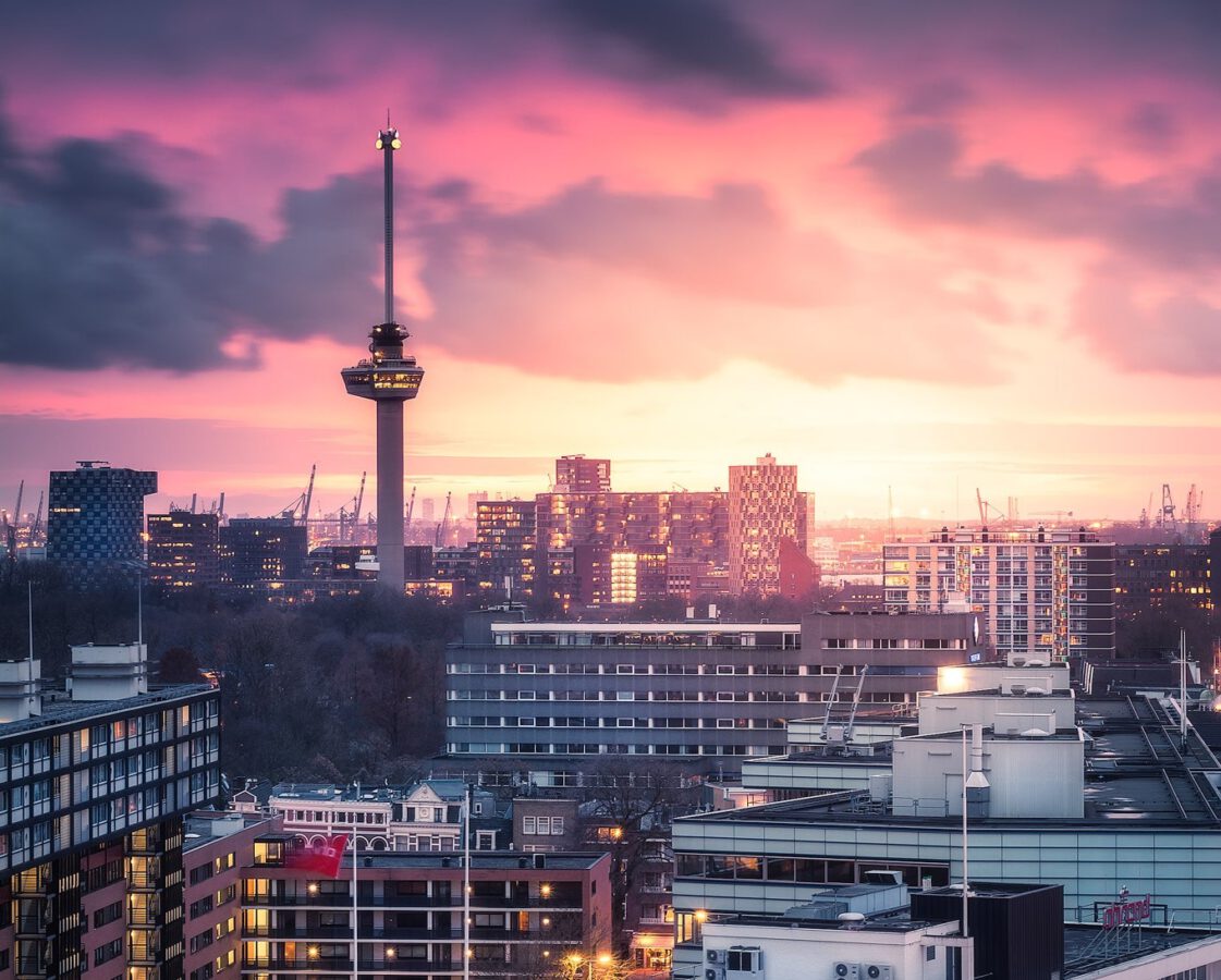 Op 100 meter hoogte in de Euromast