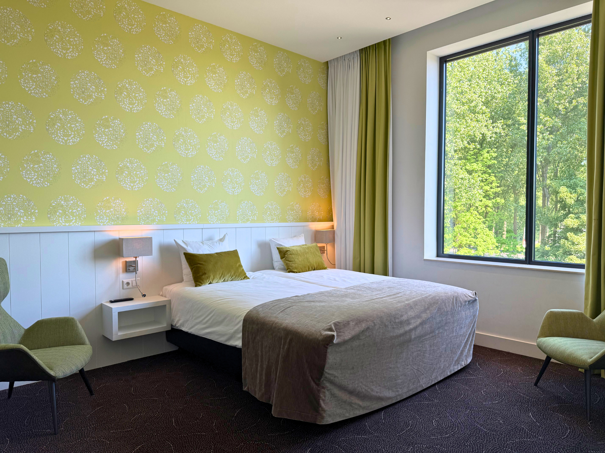 Familiekamer met bad en inloopdouche