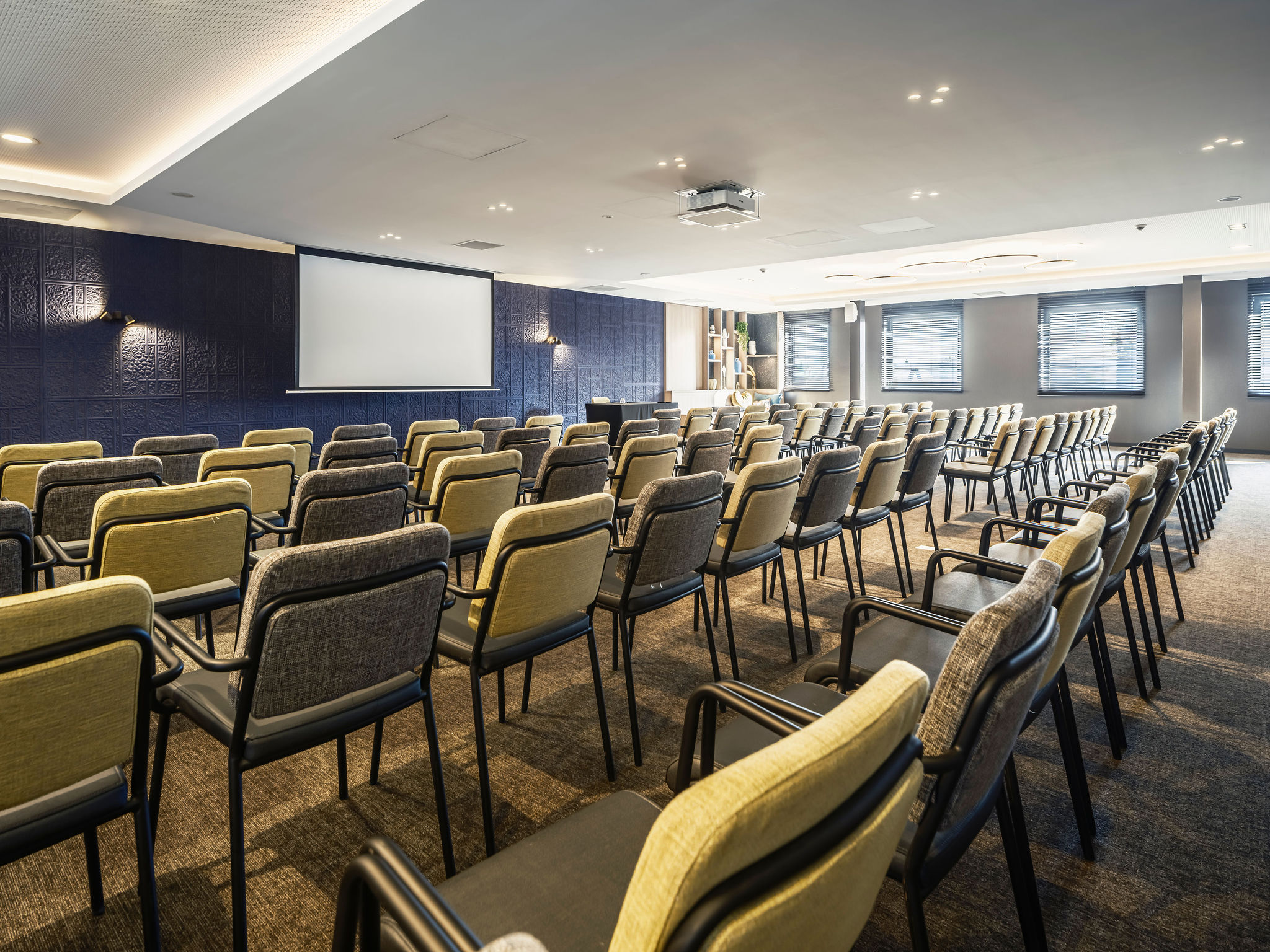 BEKIJK HIER ONZE DIVERSE ZALEN