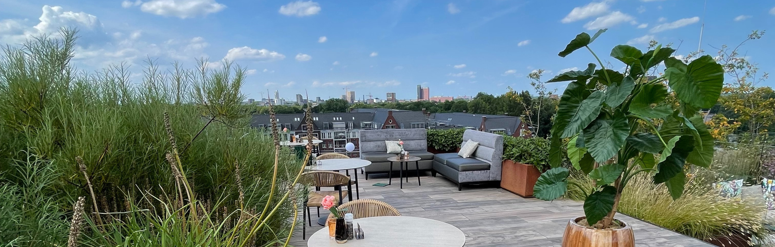 Skybar met groene daktuin