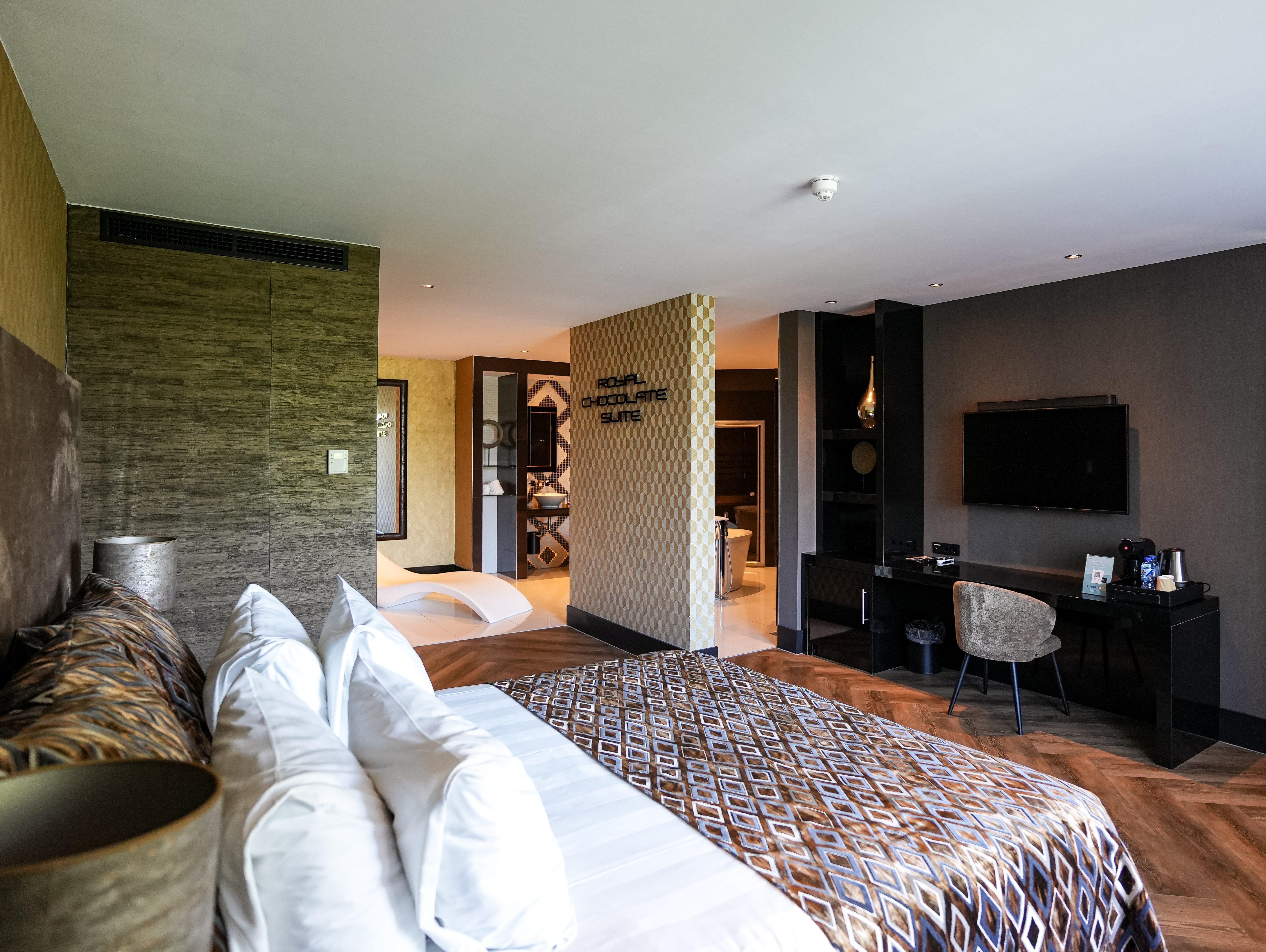 Royal Suite Chocolate