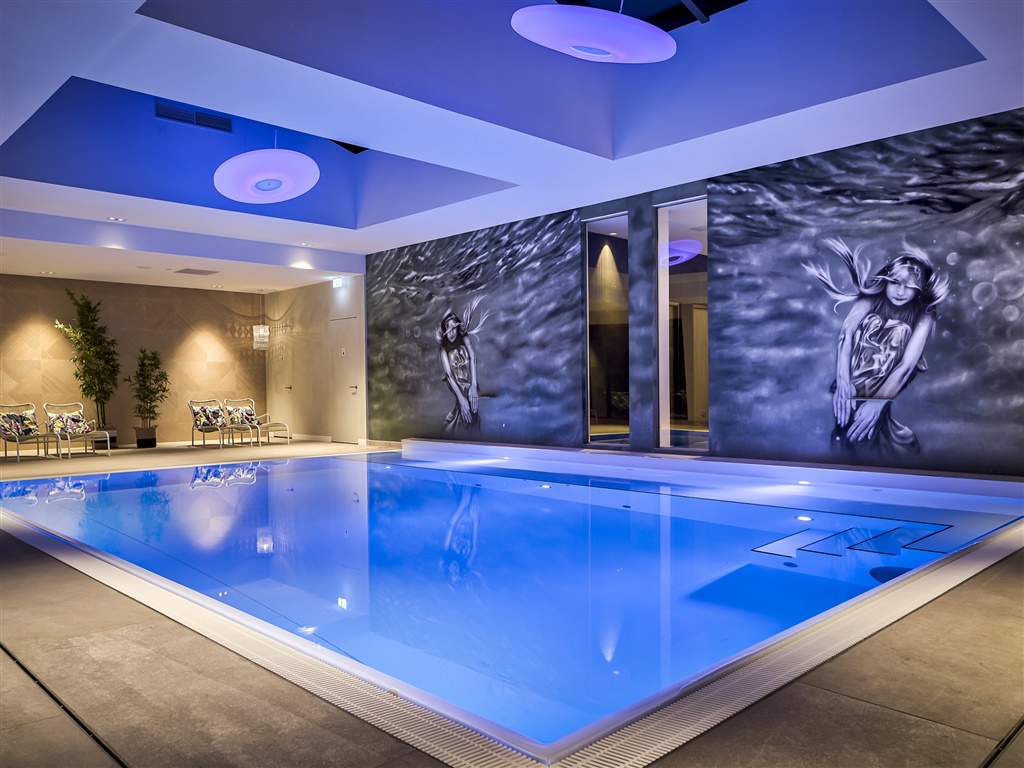 Zwembad Van der Valk hotel Tilburg