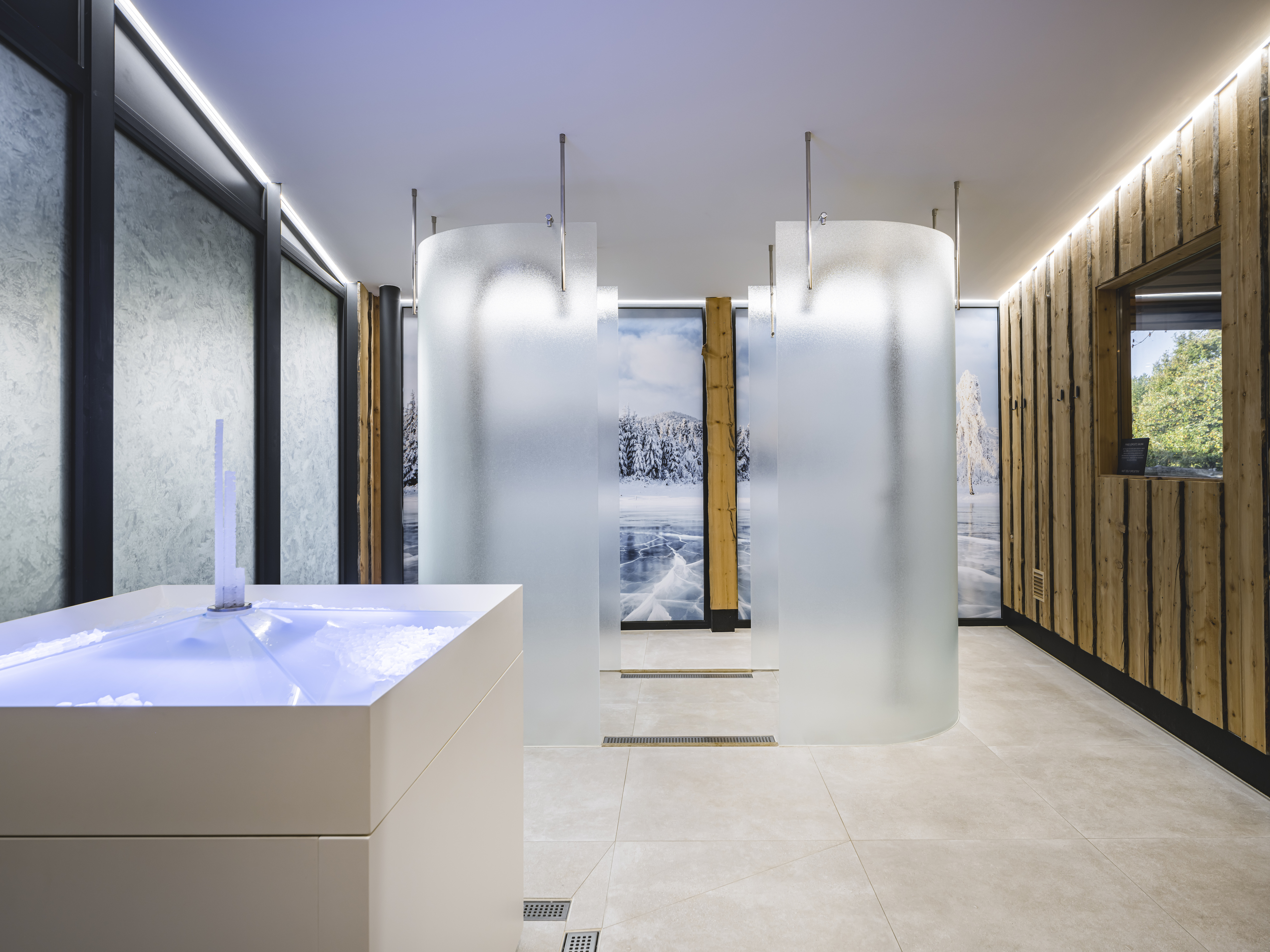 Ice lounge: Stalagmiet ijsfontein